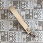 Gerçek Deri Bilek Askısı (22 Cm) - Kemik Rengi / Gümüş Aksesuarlı